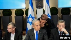 Güvenlik kabinesini toplayan İsrail Başbakanı Benyamin Netanyahu savaşta ağır bir bedel ödediklerini ancak Hamas'a karşı kesin zafer kazanana kadar savaşmaya devam edeceklerini söyledi. 