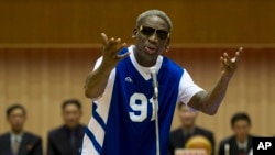 Dennis Rodman hát mừng sinh nhật lãnh tụ Bắc Triều Tiên Kim Jong Un tại Bình Nhưỡng, ngày 8/1/2014.