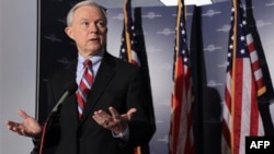 Thượng nghị sĩ Cộng hòa Jeff Sessions tỏ vẻ không tin siêu ủy ban có thể giải quyết vấn đề nợ nần quan trọng của quốc gia