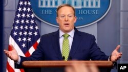 Phát ngôn viên Tòa Bạch Ốc Sean Spicer nói hành động này không có nghĩa là Mỹ đang nới lỏng những chế tài nhắm vào Nga. 