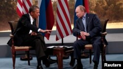 Tổng thống Mỹ Barack Obama và Tổng thống Nga Vladimir Putin trong một cuộc gặp bên lề hội nghị G8 diễn ra hồi tháng 6.