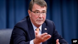 Bộ trưởng Quốc phòng Mỹ Ashton Carter nhắc lại lời kêu gọi của Mỹ yêu cầu Trung Quốc dừng hoạt động bồi đắp cải tạo đất ở Biển Đông 