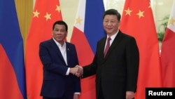 Tổng thống Philippines Rodrigo Duterte và Chủ tịch Trung Quốc Tập Cận Bình.