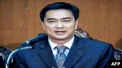 Chính phủ của ông Abhisit đã vượt qua hai cuộc bỏ phiếu bất tín nhiệm kể từ năm 2009