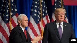 Tổng thống Donald Trump cùng với Phó Tổng thống MIke Pence đến tòa nhà Ronald Reagan để đọc diễn văn về chiến lược an ninh quốc gia, ngày 18/12/2017.