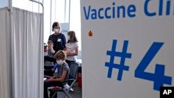 Tiêm vaccine COVID-19 của Pfizer cho trẻ em từ 5 đến 11 tuổi tại Chicago.