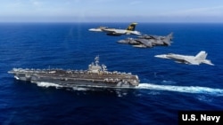 Máy bay Mỹ bay trên hàng không mẫu hạm USS Carl Vinson ở Thái Bình Dương hôm 20/1.