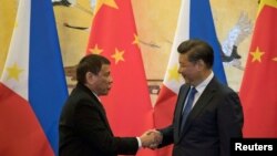 Tổng thống Philippines Rodrigo Duterte và Chủ tịch Trung Quốc Tập Cận Bình.