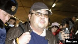 Tư liệu- Ông Kim Jong Nam tại sân bay Bắc Kinh, ngày 11 tháng 12 năm 2007. 