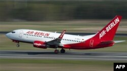 Một chuyến bay của hãng Air Berlin cất cánh từ phi trường Tegel ở Berlin, Ðức