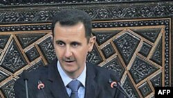 Tổng thống Bashar al-Assad hứa rằng luật khẩn trương có từ nhiều thập niên sẽ được hủy bỏ trong vòng một tuần lễ