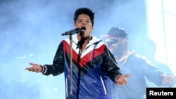 Bruno Mars tại lễ trao giải âm nhạc Mỹ Grammy Awards