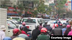 Giao thông ùn tắc thường xuyên ở Ha Noi