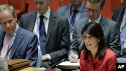 Đại sứ Mỹ tại Liên hiệp quốc Nikki Haley ngày 5/7/17 phát biểu tại Hội đồng Bảo an về vụ phóng thử phi đạn đạn đạo xuyên lục địa của Bắc Triều Tiên 