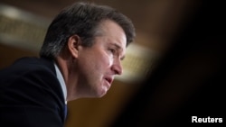 Thẩm phán Brett Kavanaugh, người được đề cử vào Tòa án Tối cao, bị cáo buộc tấn công tình dục Christine Blasey Ford trong trạng thái say xỉn khi hai người còn là thiếu niên vào đầu những năm 1980.