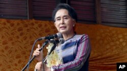 Lãnh tụ đối lập Myanmar Aung San Suu Kyi phát biểu tại bang Shan ở miền nam Myanmar, ngày 6/9/2015.