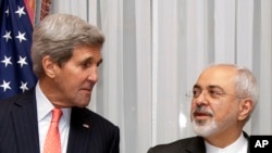 Ngoại trưởng Hoa Kỳ John Kerry và Ngoại trưởng Iran Javad Zarif.