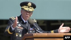 Tướng Petraeus vừa nghỉ hưu tuần trước sau 37 năm phục vụ trong quân đội