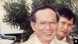 Nhà văn Nguyễn Mộng Giác 1940 - 2012 (ảnh do Nguyễn Xuân Hoàng chụp)