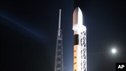 Hỏa tiễn của SpaceX tại bệ phóng