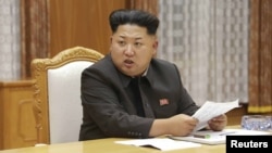 Lãnh tụ Bắc Triều Tiên Kim Jong Un phát biểu tại một cuộc họp khẩn với Ban Quân ủy Trung ương ở Bình Nhưỡng.