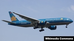 Một chiếc máy bay Boeing 777-2Q8/ER của hãng hàng không Vietnam Airlines.