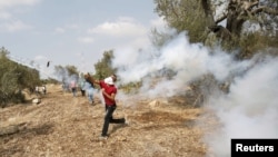 Người Palestine đụng độ với quân đội Israel ở Jerusalem, thuộc khu vực Bờ Tây bị Israel chiếm đóng, ngày 2/10/2015.