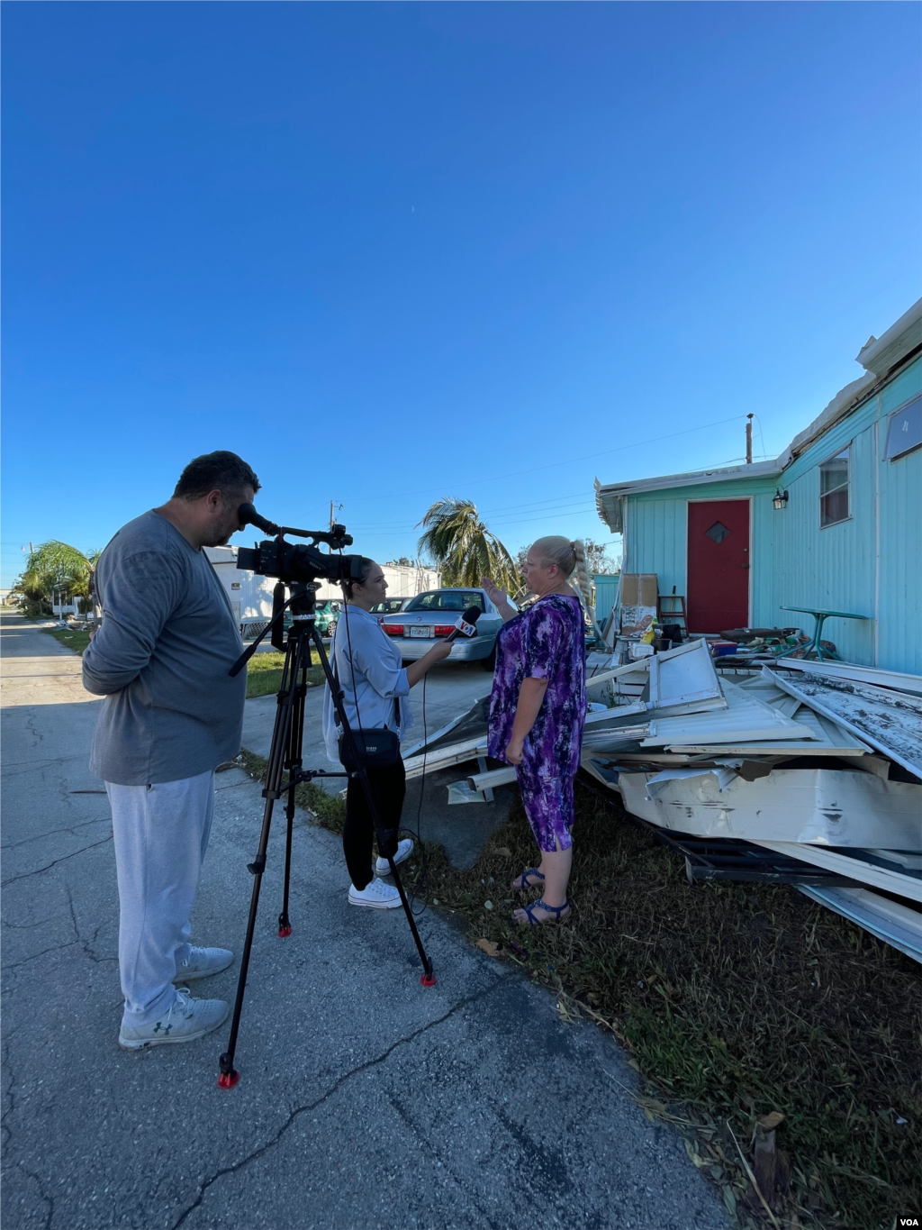 Ian kasırgası Florida&rsquo;yı terk etti ancak ardında büyük bir yıkım bıraktı. VOA Türkçe ekibinden Begüm Dönmez Ersöz ve Tezcan Taşkıran kasırgada en fazla can kaybının gerçekleştiği Lee County&rsquo;deydi.