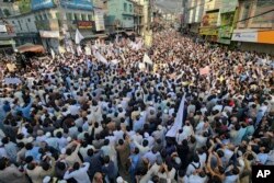 وادی سوات کے شہر منگورہ میں دہشت گردی کے واقعات کے خلاف لوگوں کا بھرپور احتجاج۔ 11 اکتوبر 2022