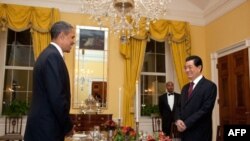 Ông Hồ đã dự một bữa ăn tối thân mật với Tổng thống Obama trong phòng được gọi là phòng ăn gia đình tại Tòa Bạch Ốc.