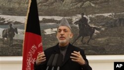 Tổng thống Afghanistan Hamid Karzai trong một cuộc họp báo tại dinh tổng thống ở Kabul, Afghanistan, 8/12/2012