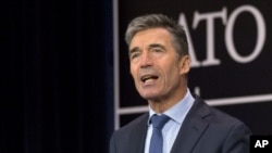 Tổng thư ký NATO Anders Fogh Rasmussen phát biểu trong cuộc họp báo tại trụ sở NATO ở Brussels, ngày 25/6/2014.