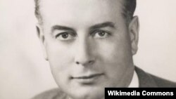 Thủ tướng Úc Gough Whitlam.