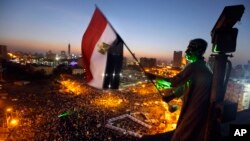 Người biểu tình tụ tập tại Quảng trường Tahrir phản đối Tổng thống Mohammed Morsi, ở Cairo, Ai Cập, 28/6/2013