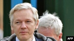 Người sáng lập WikiLeaks, Julian Assange, đến Tòa Sơ Thẩm Belmarsh ở London, 07/02/2011