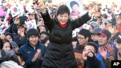 Ứng cử viên Park Geun-hye tại một cuộc vận động tranh cử, 18/12/12