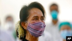 Bà Aung San Suu Kyi.