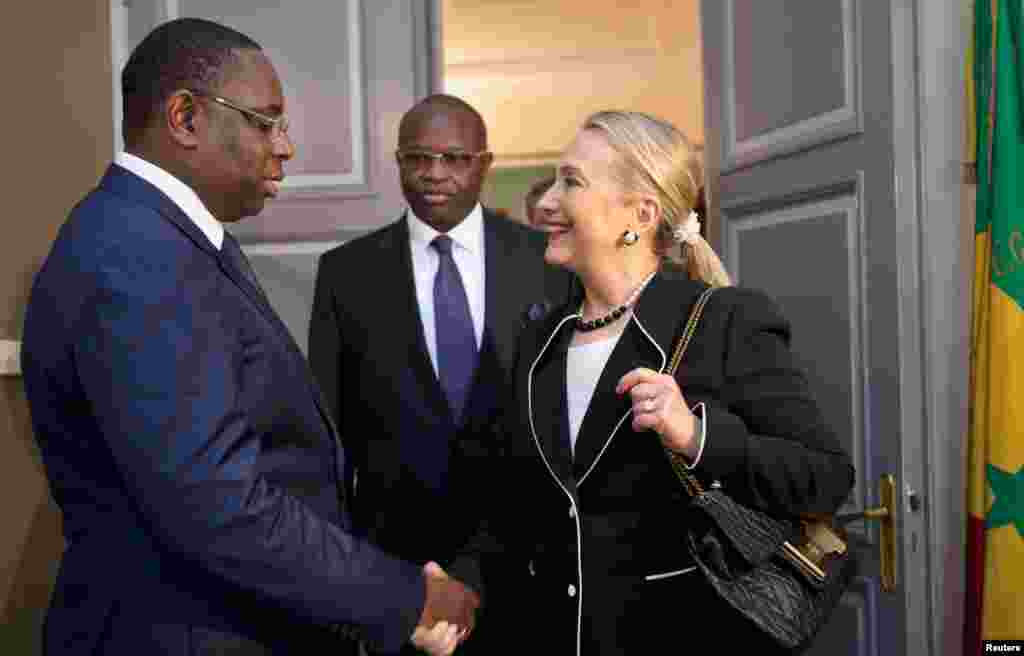 Ngoại trưởng Clinton gặp gỡ Tổng thống Senegal Macky Sall tại Dinh Tổng thống ở Dakar, 1 th&aacute;ng 8, 2012.