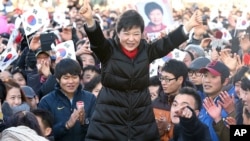 Ứng cử viên Park Geun-hye vận động ở Busan, Nam Triều Tiên 18/12/12