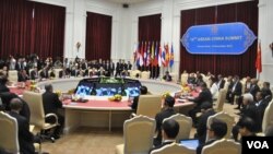 Trung Quốc và các nhà lãnh đạo ASEAN họp tại Phnom Penh, ngày 19/11/2012.