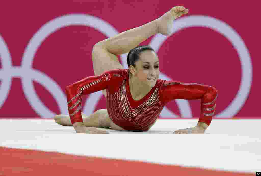 Vận động vi&ecirc;n Jordyn Wieber thực hiện b&agrave;i thi thể dục tự do, 31 th&aacute;ng 7, 2012.