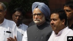 Thủ tướng Ấn Ðộ Manmohan Singh trong một cuộc họp báo ở New Delhi