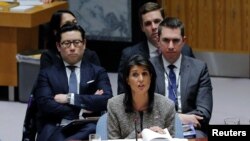 Đại sứ Mỹ tại LHQ Nikki Haley trong buổi thảo luận tại Hội đồng Bảo an ngày 29/11/2017 về việc Triều Tiên phóng phi đạn đạn đạo có thể bắn tới Mỹ.