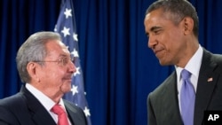 Tổng thống Mỹ Barack Obama và Chủ tịch Cuba Raul Castro thông báo việc hai nước khôi phục quan hệ ngoại giao chính thức năm 2014.