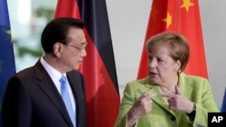 Thủ tướng Trung quốc Lý Khắc Cường và Thủ tướng Đức Angela Merkel tại Phủ Thủ Tướng Đức ở Berlin ngày 1/6/2017.