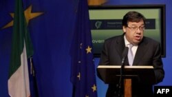 Thủ tướng Ireland Brian Cowen và nội các đang thảo luận về kế hoạch cắt giảm ngân sách