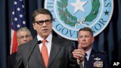 Thống đốc Rick Perry phát biểu trong cuộc họp báo tại Austin, Texas, ngày 21/7/2014.