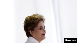 Bà Rousseff bị cáo buộc đã thay đổi các ngân khoản để che dấu tình hình tài chánh của Brazil trong thời gian bà tái tranh cử vào năm 2014.