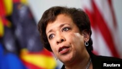 Bộ trưởng Tư pháp Loretta Lynch trong một buổi phỏng vấn độc quyền với hãng thông tấn Reuters ở Phoenix, Arizona, ngày 28 tháng 6 năm 2016. 