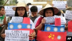 Sinh viên Philippines và các nhà hoạt động biểu tình chống Trung Quốc tại Manila, ngày 3/3/2016.